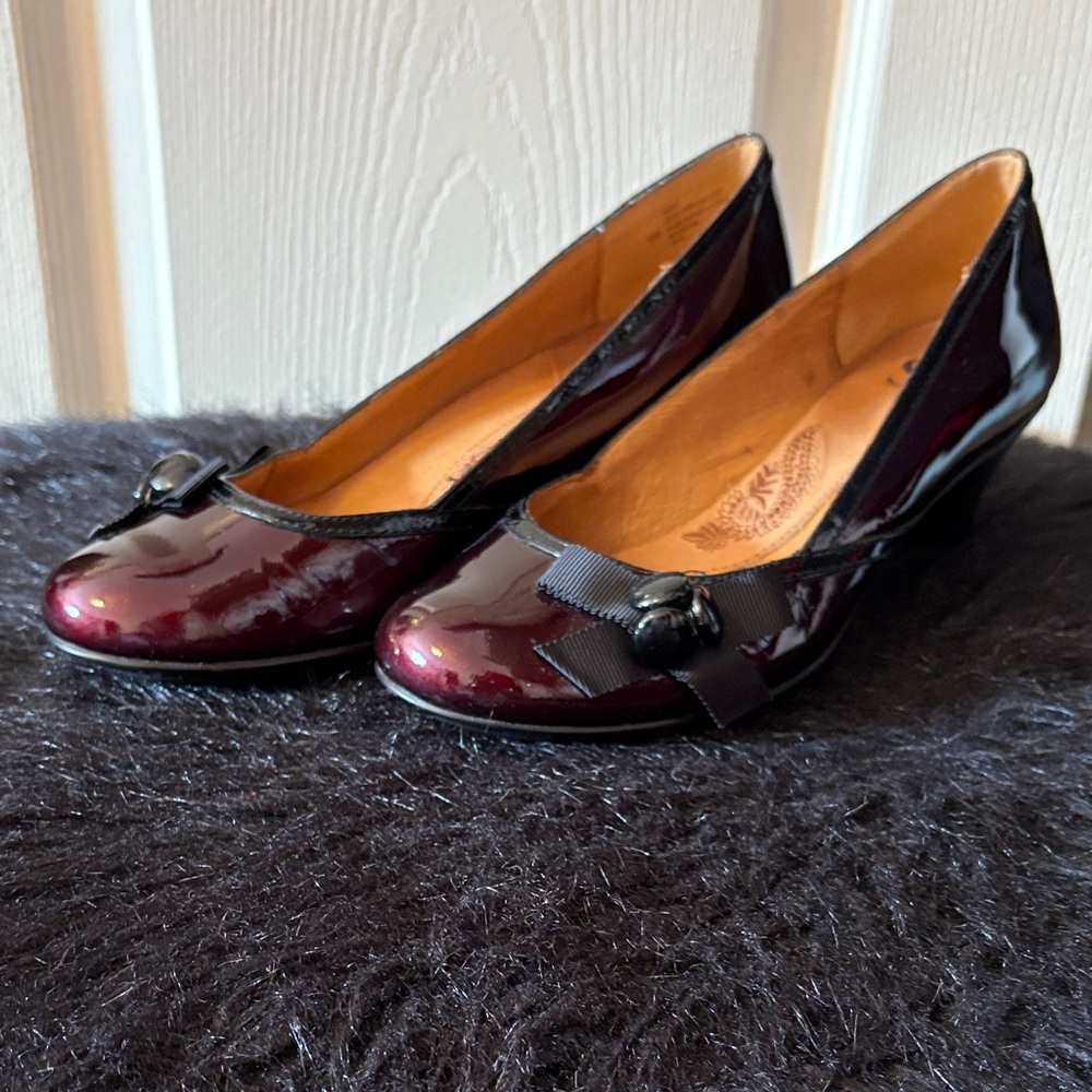 Sofft Burgundy Patent Leather Women's heel
